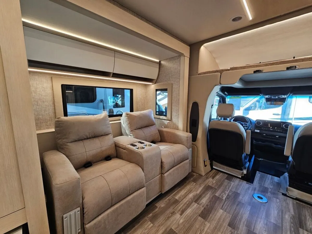 2026 Tiffin Motorhomes Wayfarer, photo 7 of 24