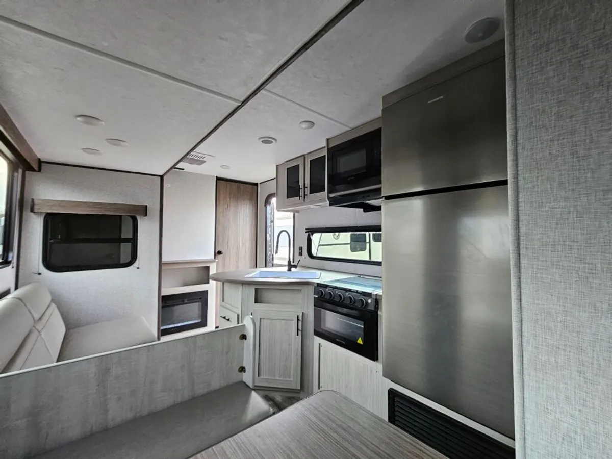2026 CrossRoads Zinger Lite, photo 19 of 24