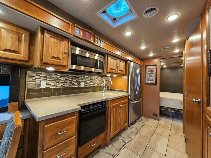 2017 Tiffin Motorhomes Allegro, photo 21 of 24