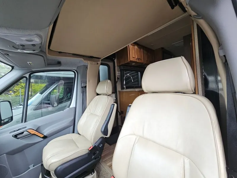 2016 Thor Motor Coach Synergy, photo 8 of 24