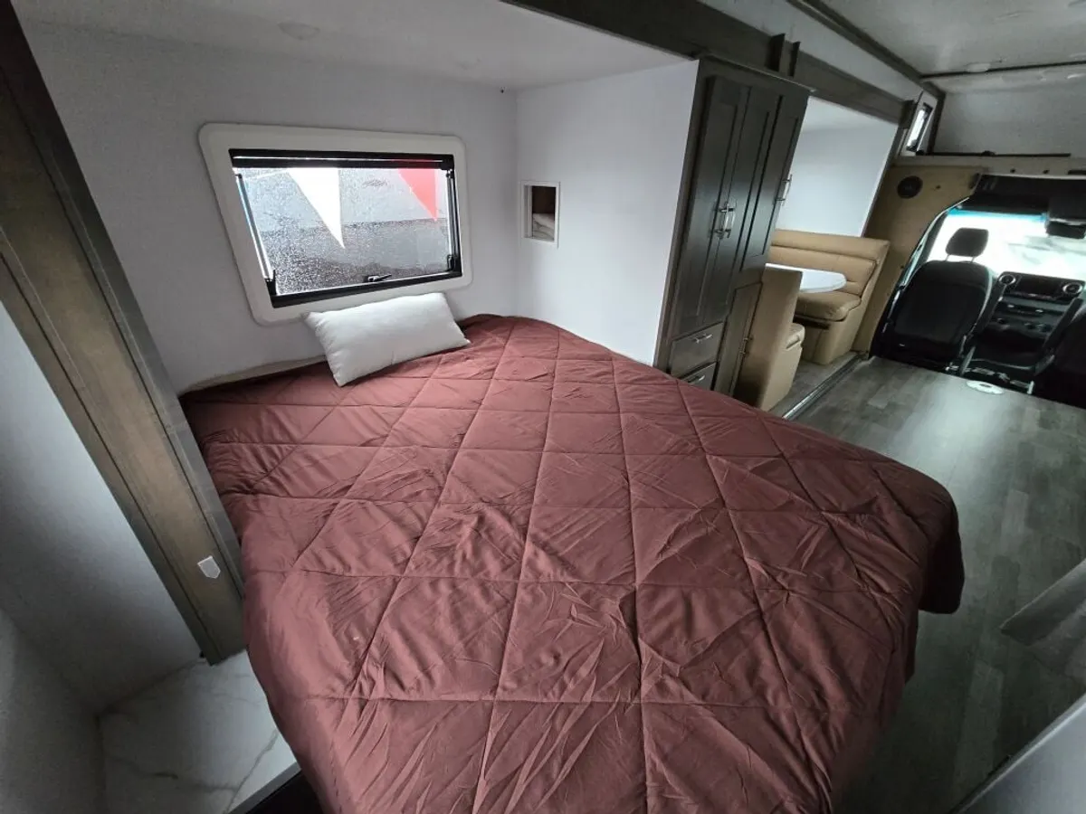 2025 Dynamax Isata 3 Series, photo 17 of 24