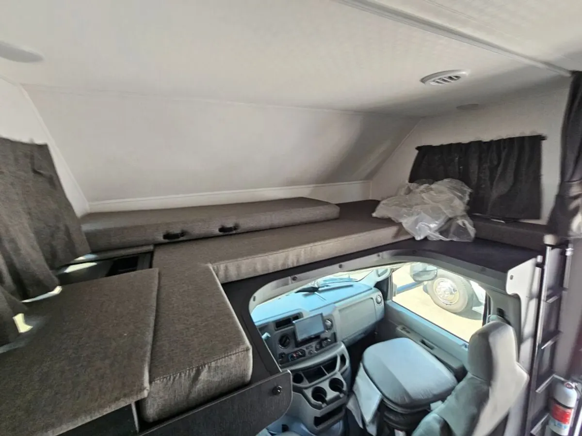 2027 Forest River Sunseeker, photo 19 of 24