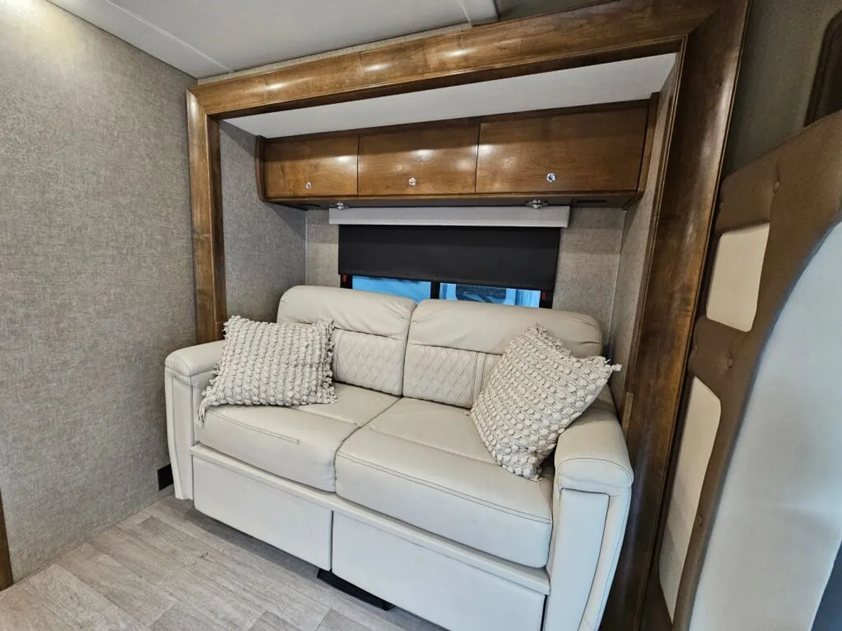 2018 Tiffin Motorhomes Wayfarer, photo 18 of 24