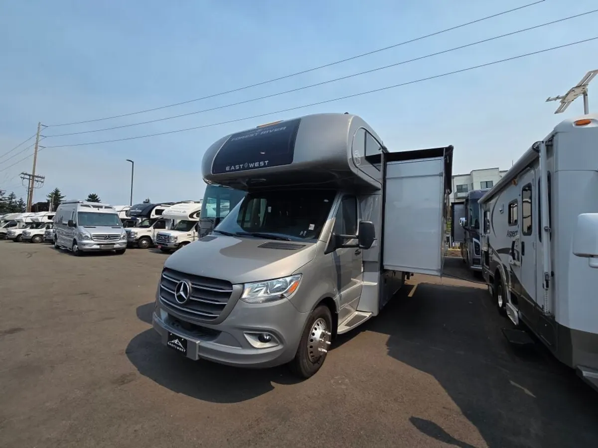 2026 East To West Entrada M-Class, photo 1 of 24