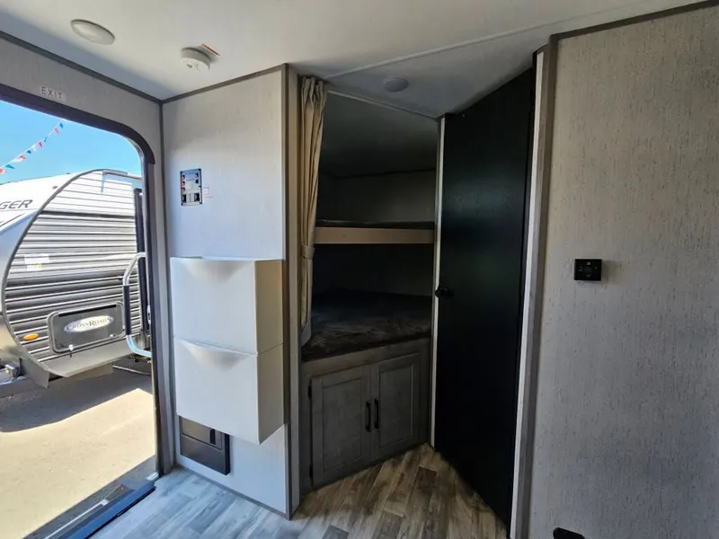2022 Dutchmen Kodiak Ultra-Lite, photo 17 of 24