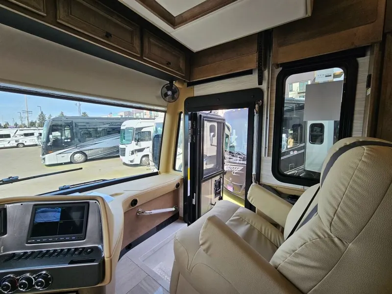 2026 Tiffin Motorhomes Phaeton, photo 8 of 24