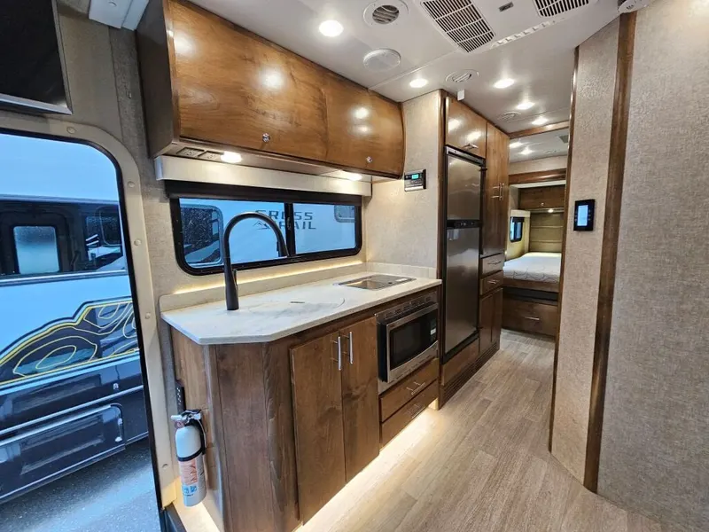 2018 Tiffin Motorhomes Wayfarer, photo 10 of 24