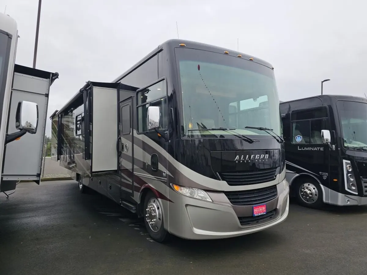 2017 Tiffin Motorhomes Allegro, photo 1 of 24