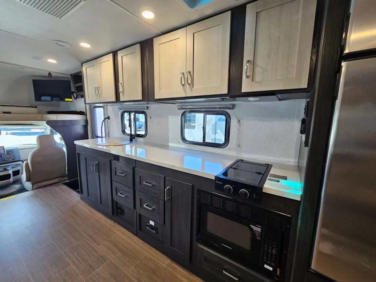2027 Winnebago Sunflyer, photo 24 of 24