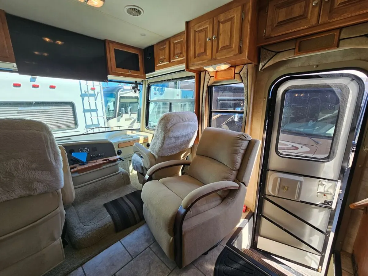 2011 Tiffin Motorhomes Allegro, photo 17 of 24