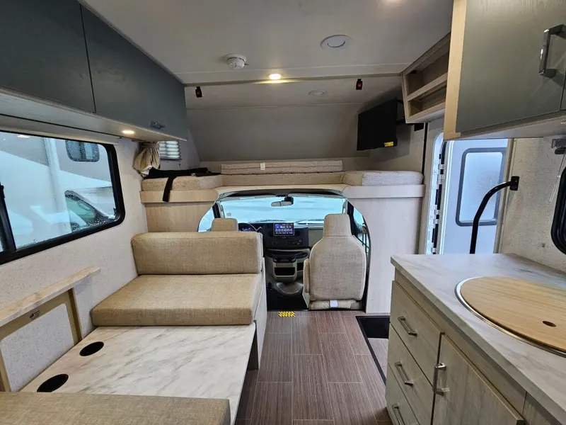 2027 Winnebago Sunflyer, photo 13 of 24