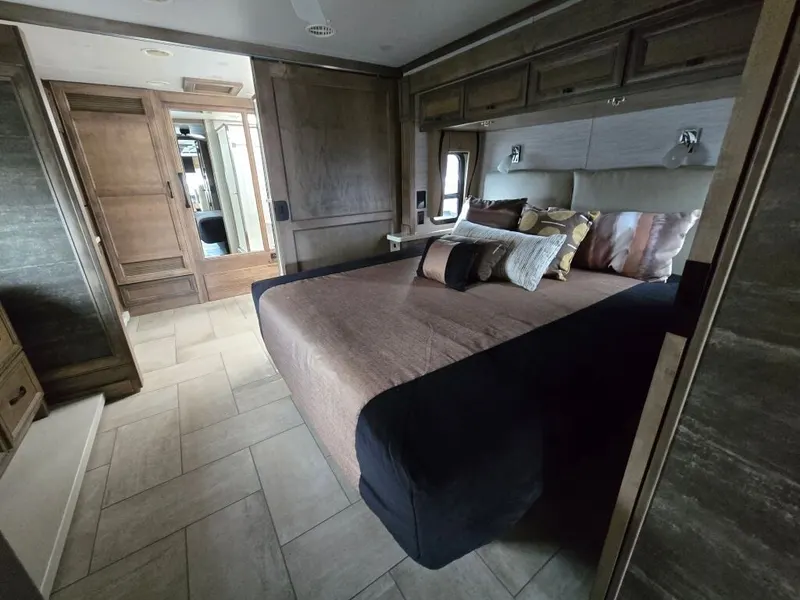 2026 Tiffin Motorhomes Phaeton, photo 14 of 20