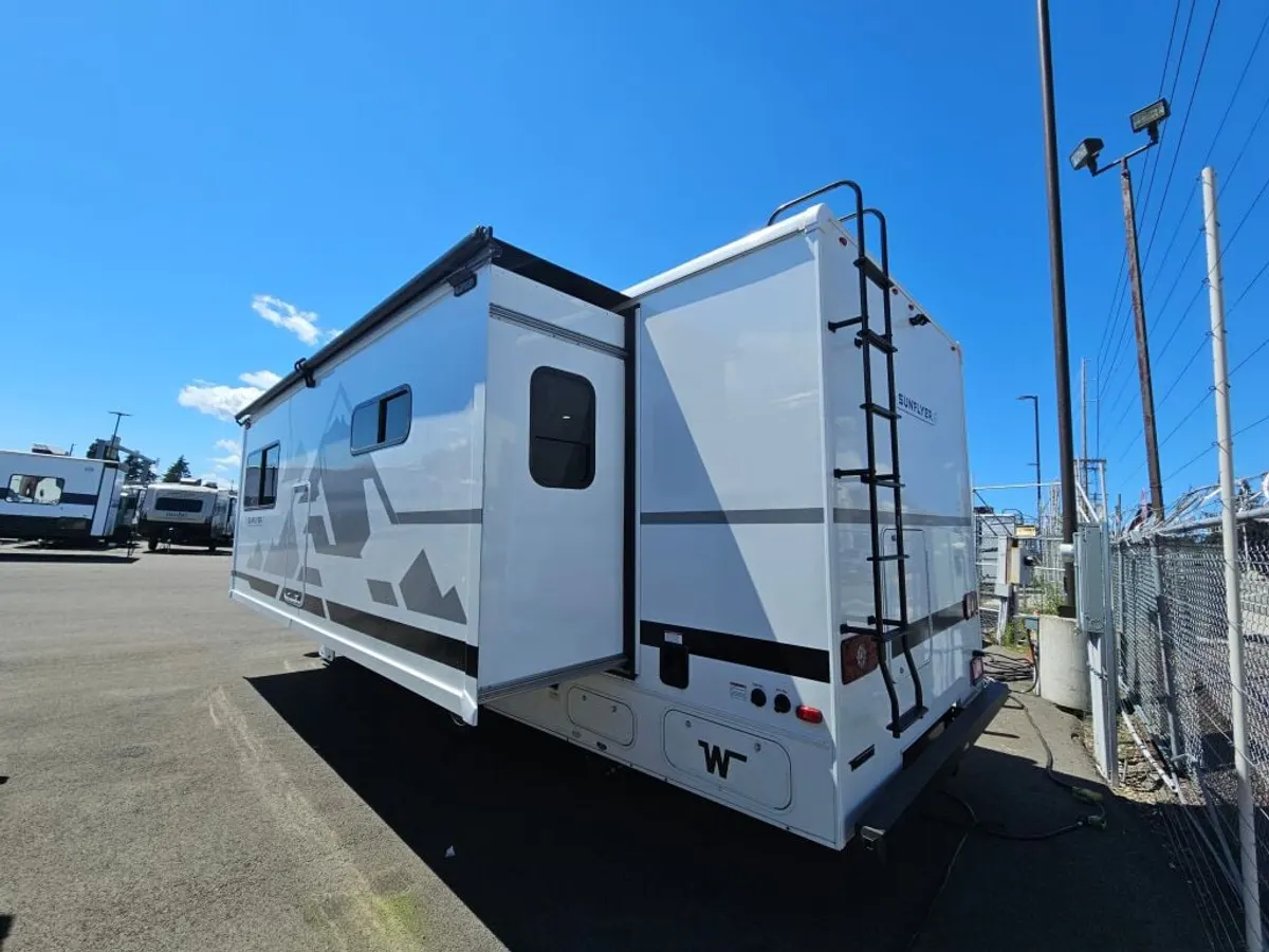 2027 Winnebago Sunflyer, photo 4 of 24