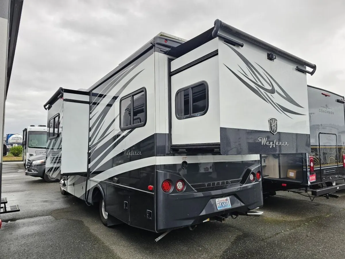 2018 Tiffin Motorhomes Wayfarer, photo 4 of 24
