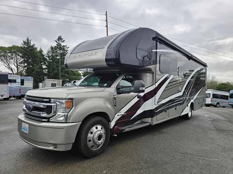 2023 Thor Motor Coach Magnitude 4x4, photo 7 of 24