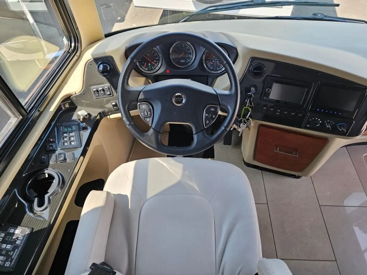 2016 Tiffin Motorhomes Phaeton, photo 10 of 24