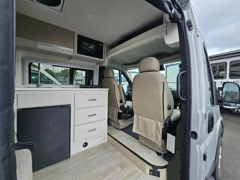2027 Thor Motor Coach Sequence, photo 9 of 24