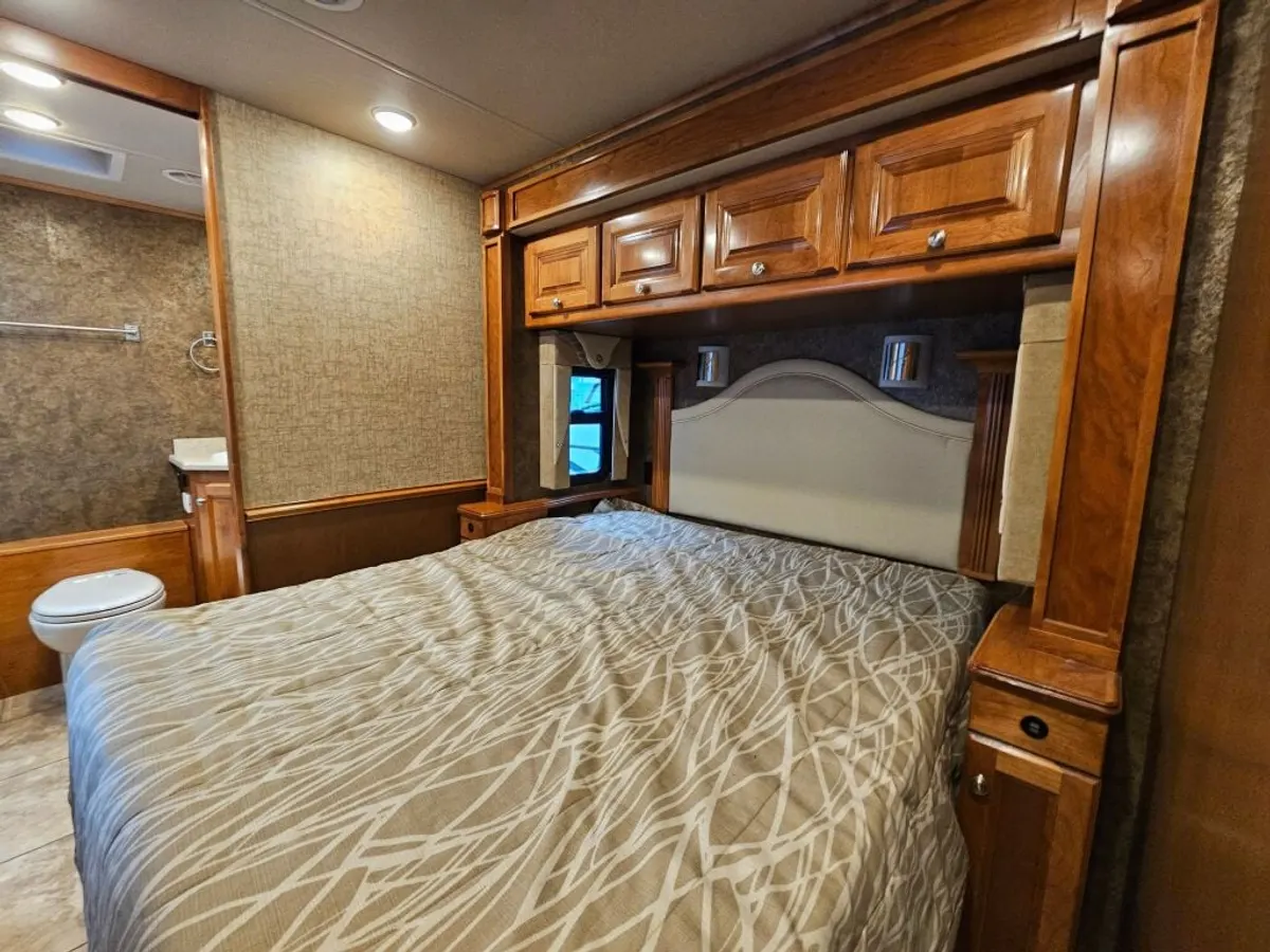 2015 Tiffin Motorhomes Allegro, photo 23 of 24