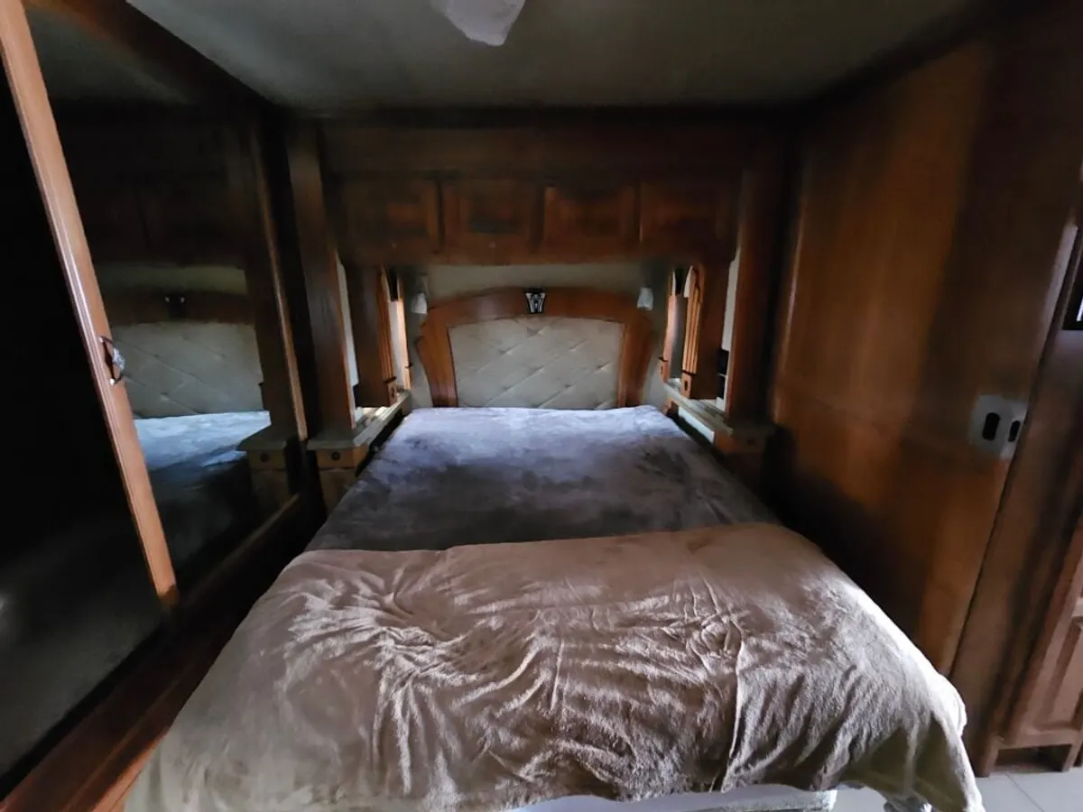 2016 Tiffin Motorhomes Phaeton, photo 21 of 24