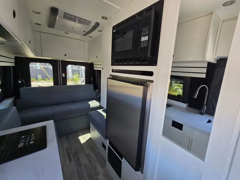 2026 Pleasure-Way Ontour, photo 10 of 16