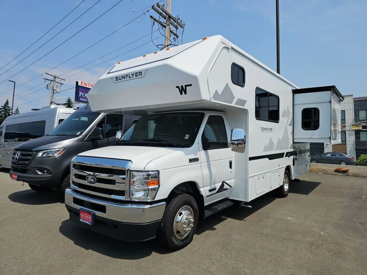 2027 Winnebago Sunflyer, photo 3 of 24