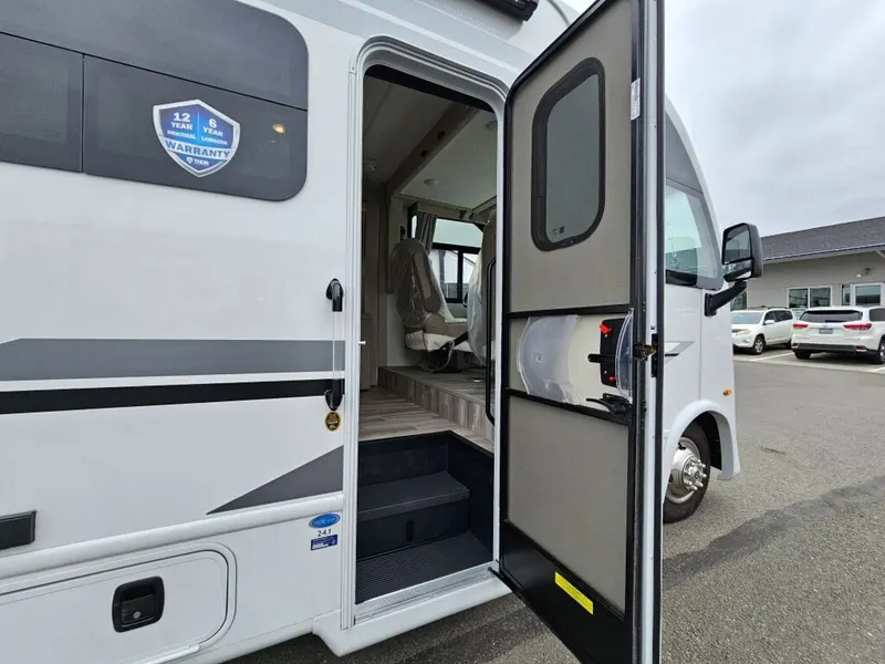 2027 Thor Motor Coach Vegas, photo 8 of 24