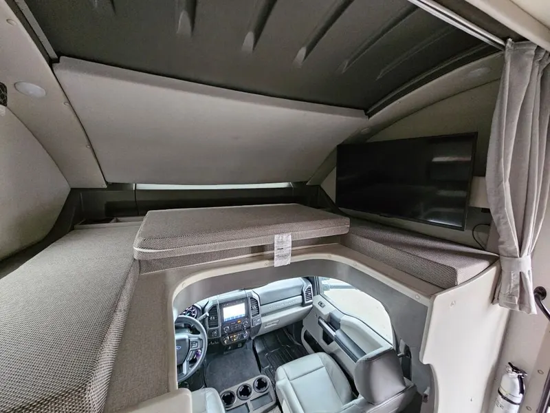 2023 Thor Motor Coach Magnitude 4x4, photo 19 of 24