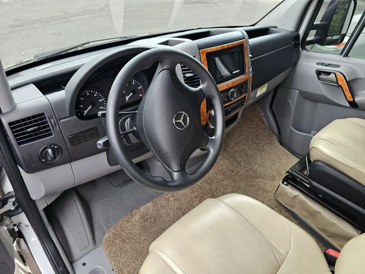 2016 Thor Motor Coach Synergy, photo 7 of 24