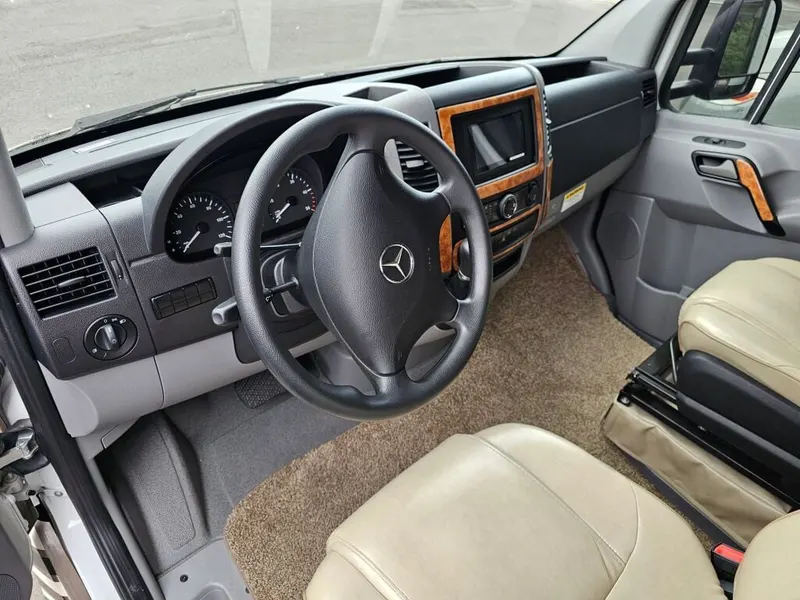 2016 Thor Motor Coach Synergy, photo 7 of 24