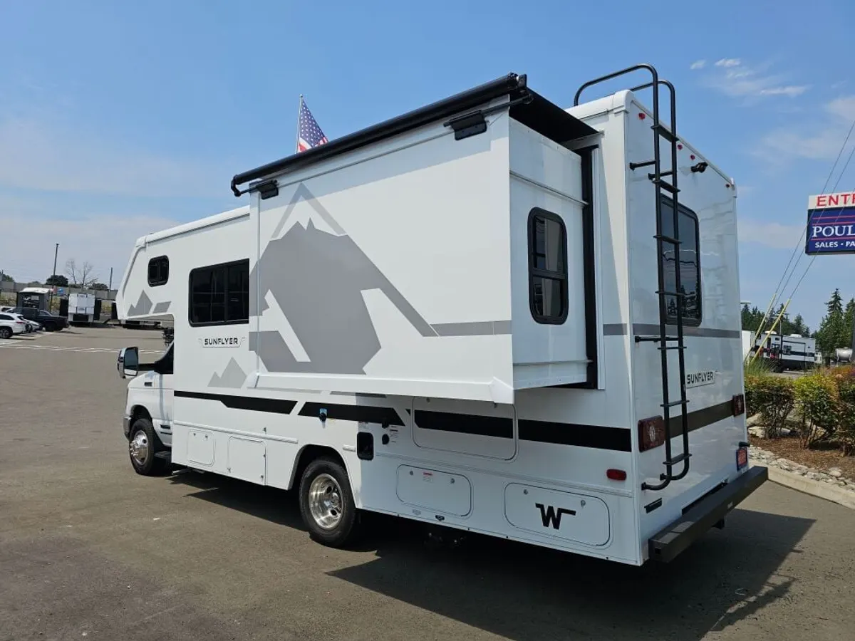 2027 Winnebago Sunflyer, photo 5 of 24