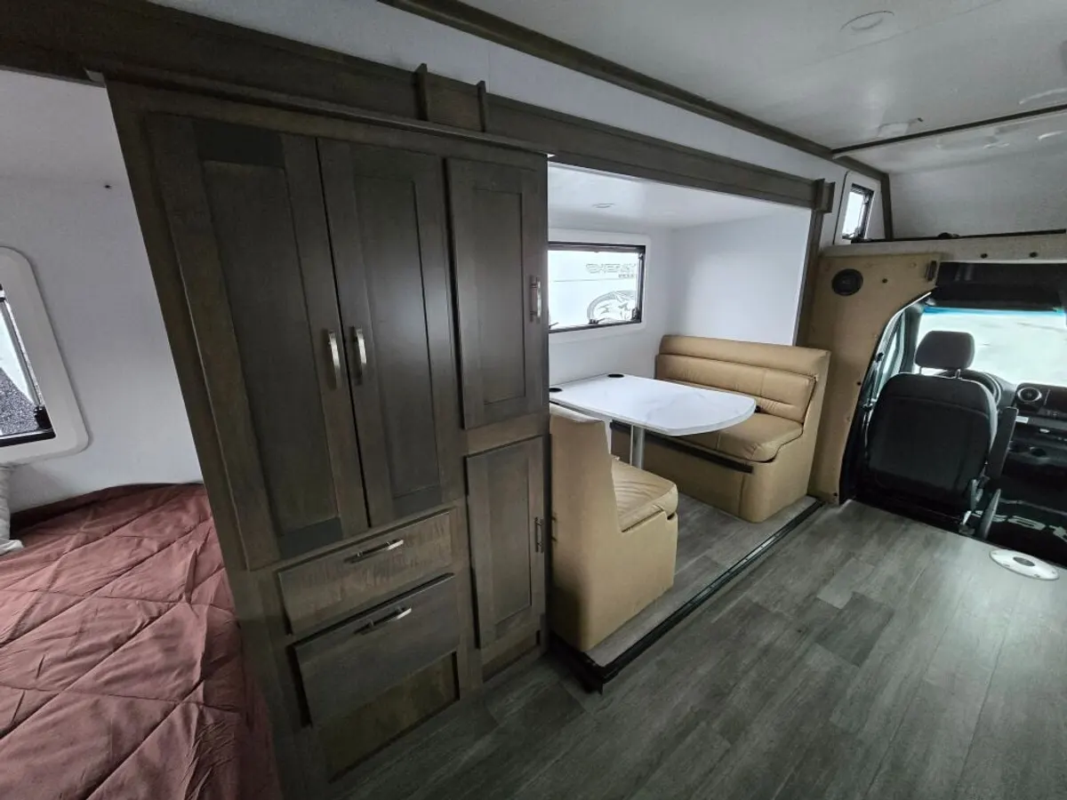 2025 Dynamax Isata 3 Series, photo 19 of 24