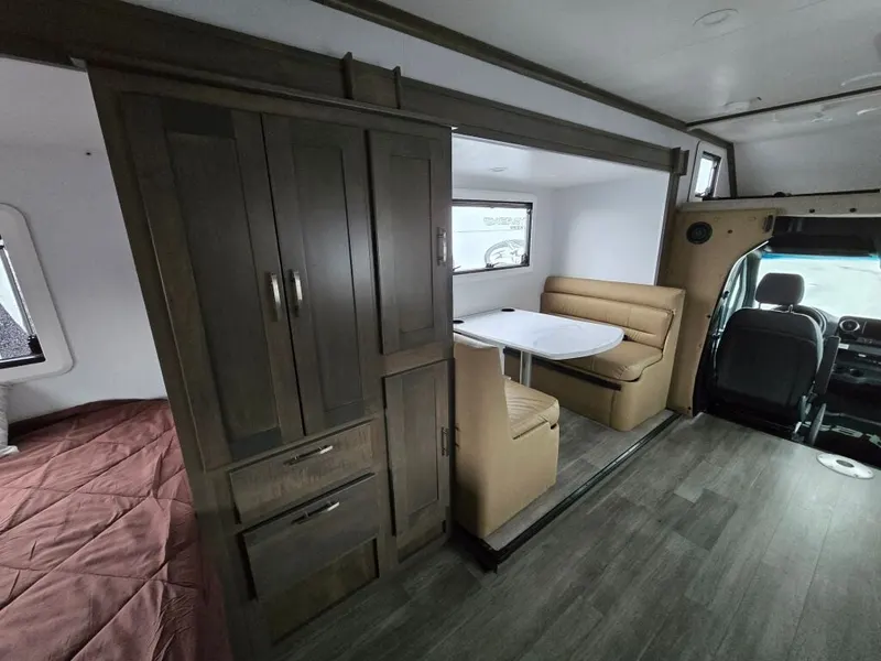 2025 Dynamax Isata 3 Series, photo 19 of 24