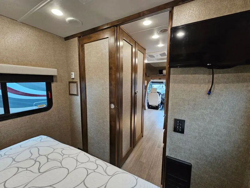 2018 Tiffin Motorhomes Wayfarer, photo 24 of 24