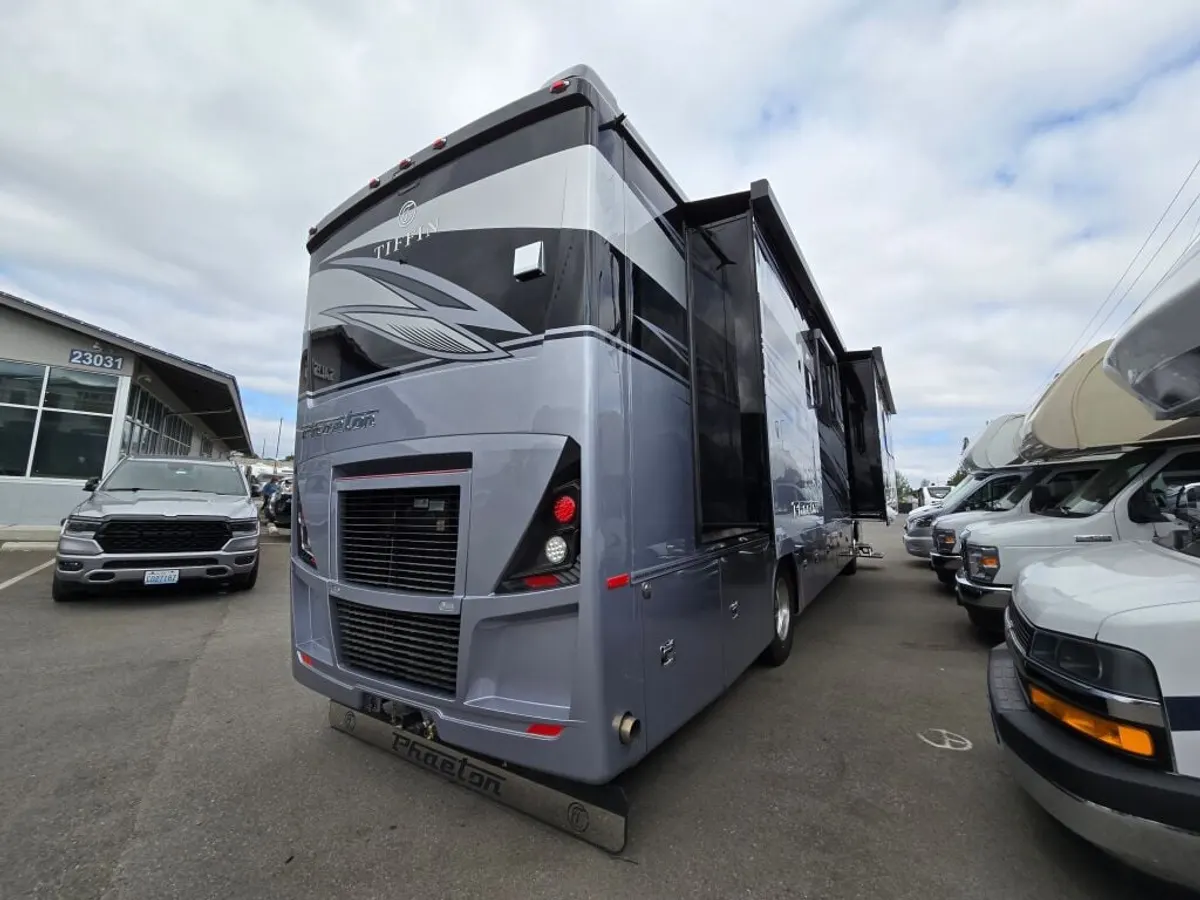 2026 Tiffin Motorhomes Phaeton, photo 3 of 20