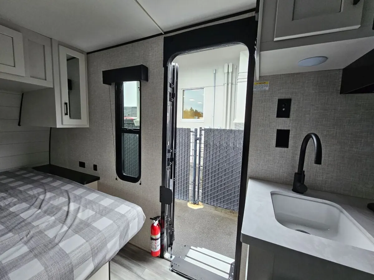 2024 Jayco Jay Flight SLX, photo 8 of 24