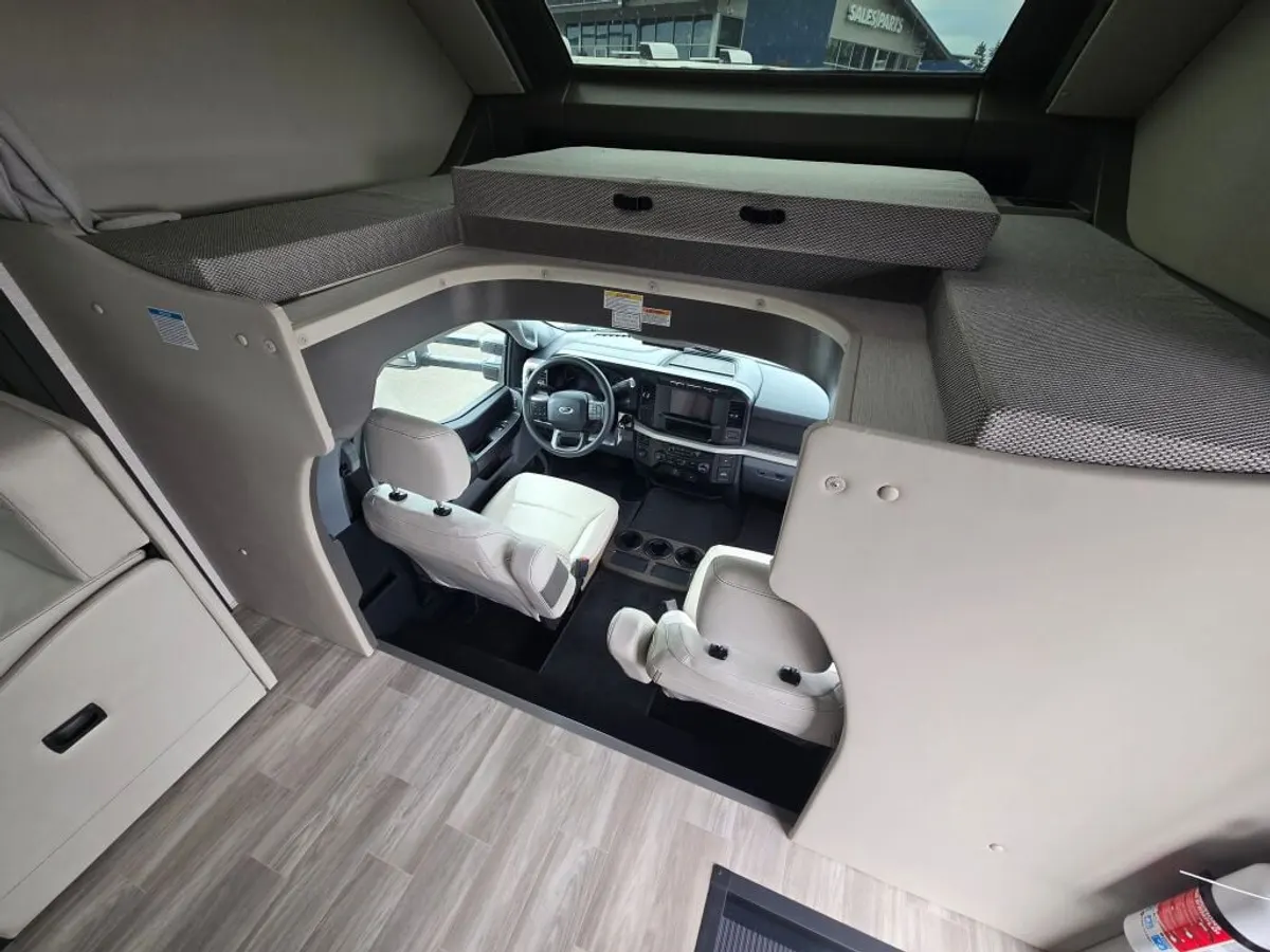 2026 Thor Motor Coach Omni Trail, photo 21 of 24