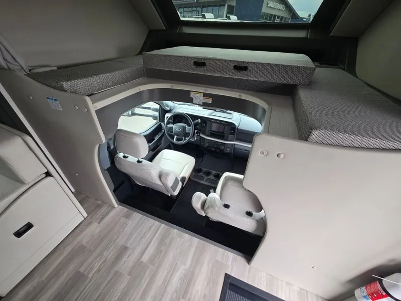 2026 Thor Motor Coach Omni Trail, photo 21 of 24