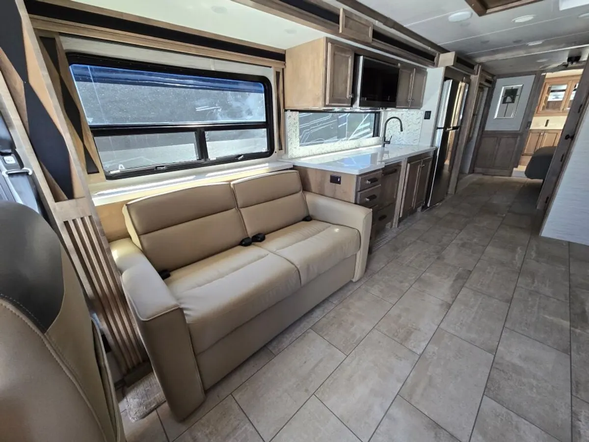 2026 Tiffin Motorhomes Allegro Red, photo 10 of 24