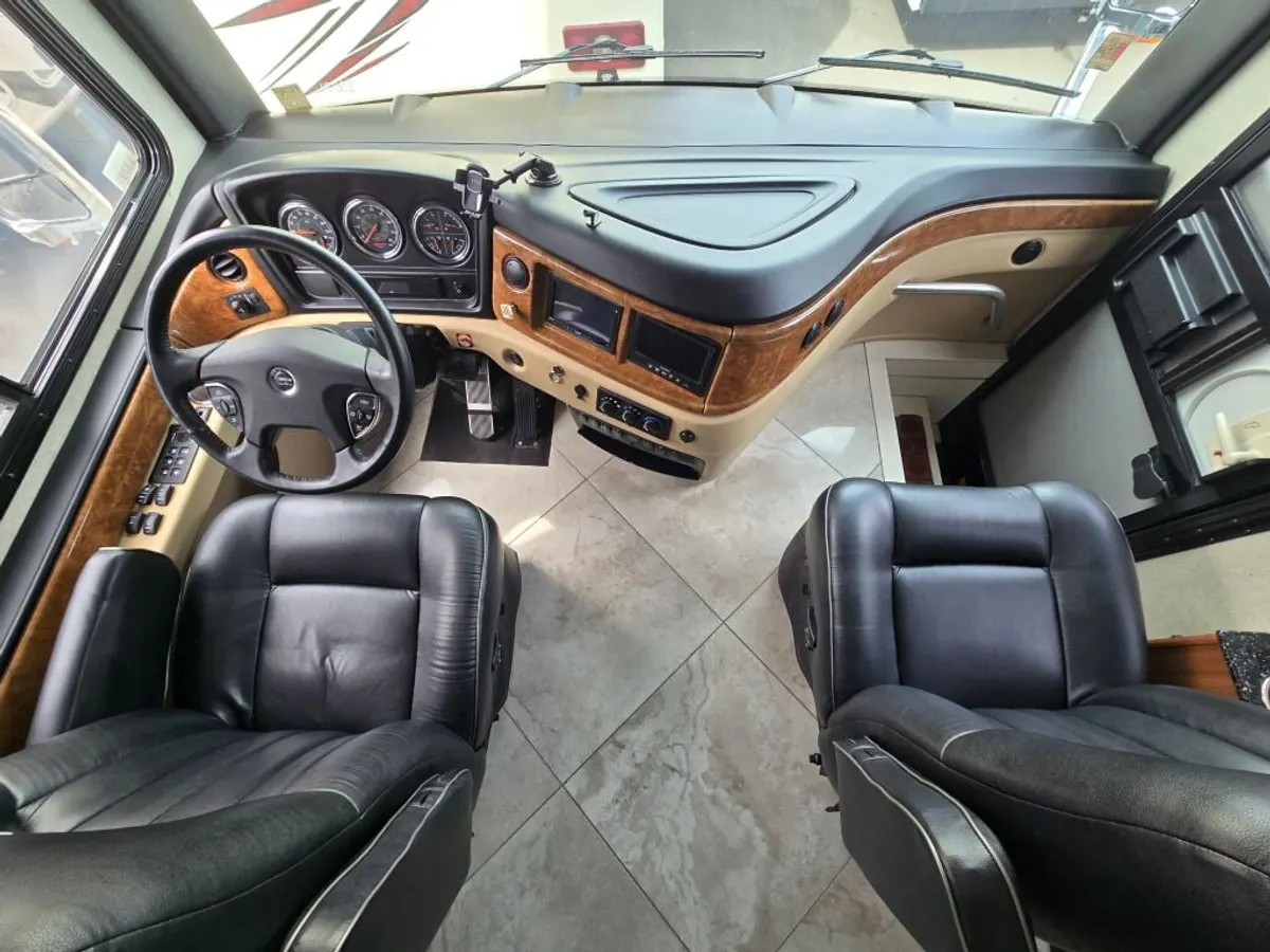 2014 Fleetwood Discovery, photo 13 of 24