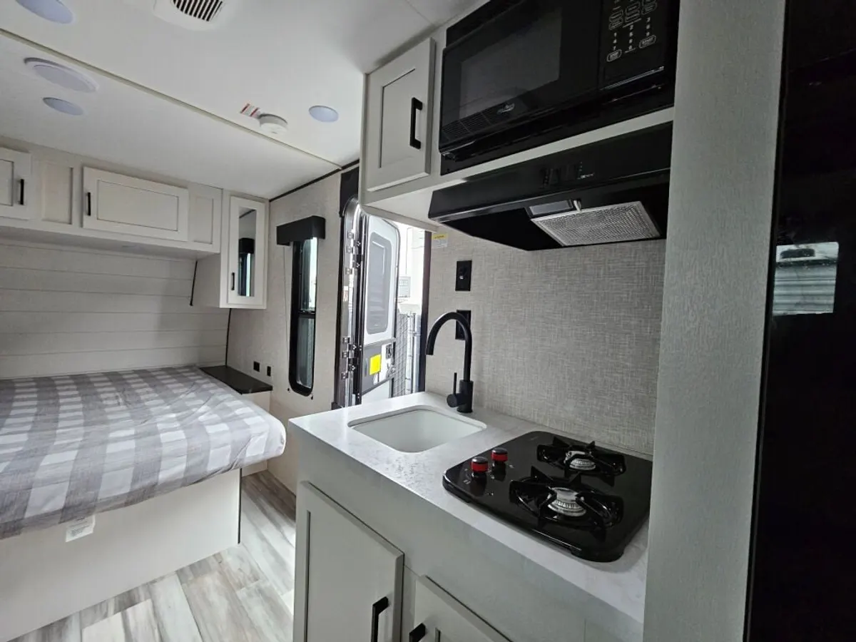 2024 Jayco Jay Flight SLX, photo 21 of 24