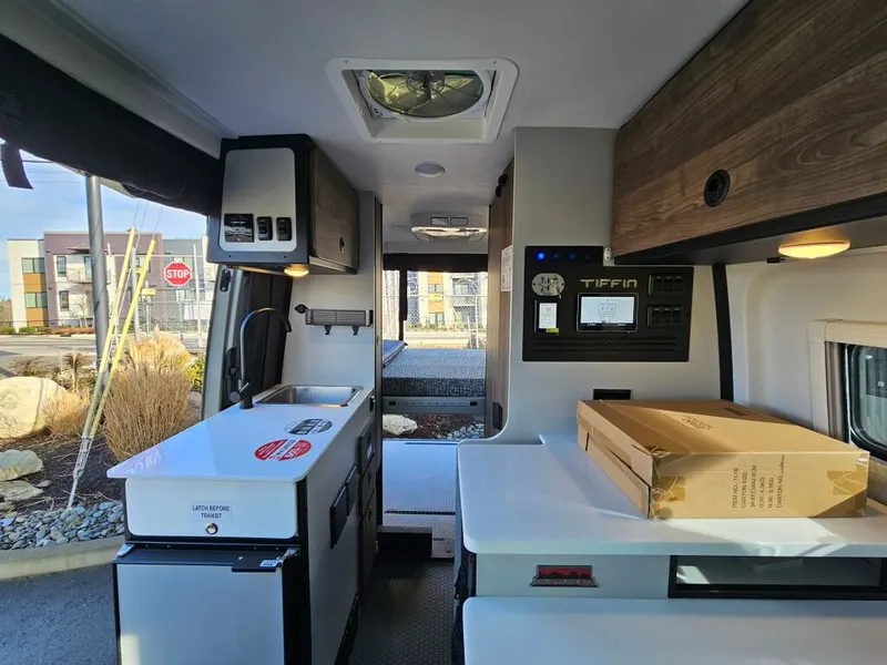 2026 Tiffin Motorhomes GH1, photo 18 of 24