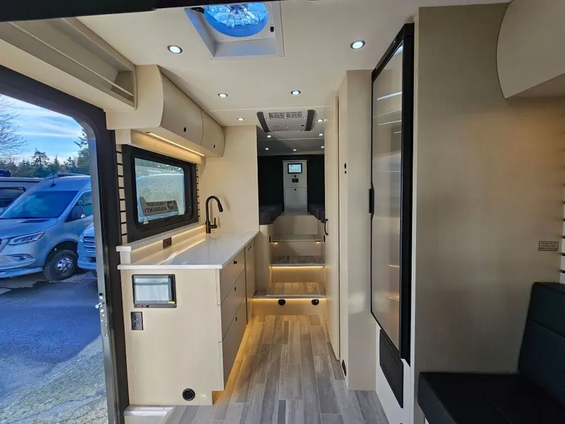 2026 Pleasure-Way Plateau, photo 13 of 24