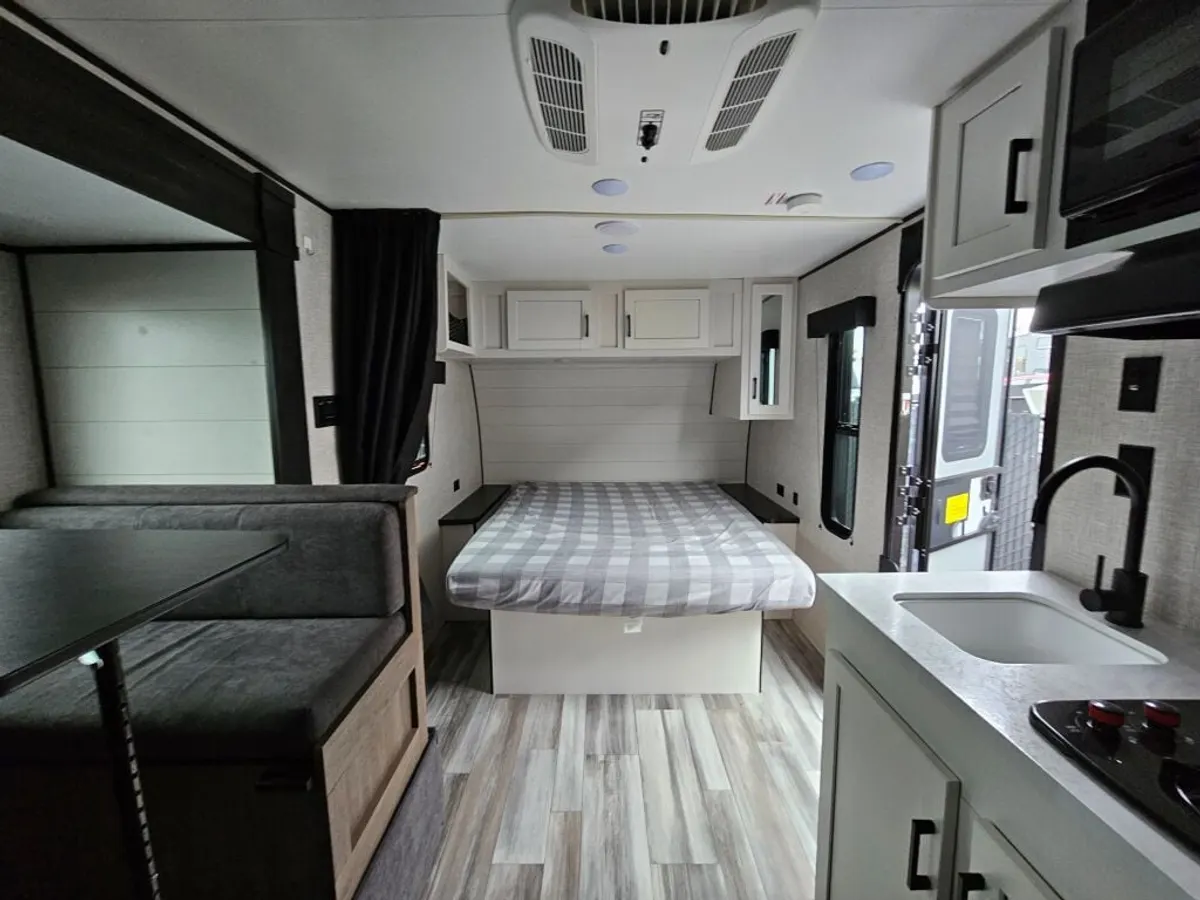2024 Jayco Jay Flight SLX, photo 20 of 24