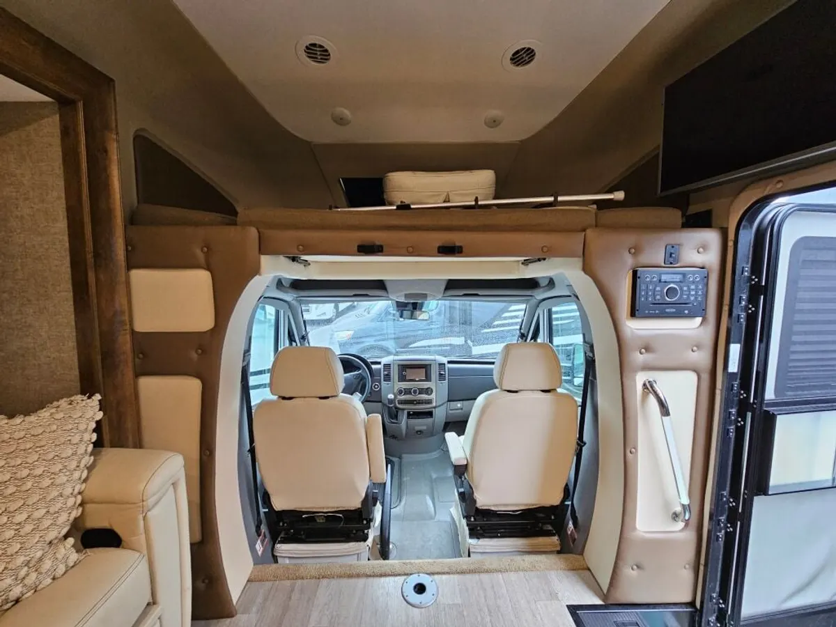 2018 Tiffin Motorhomes Wayfarer, photo 14 of 24