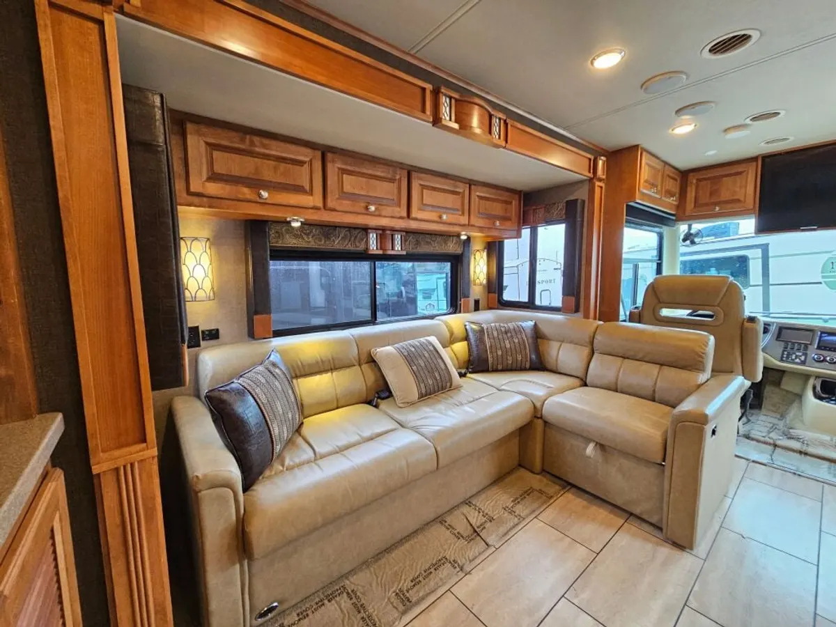 2017 Tiffin Motorhomes Allegro, photo 18 of 24