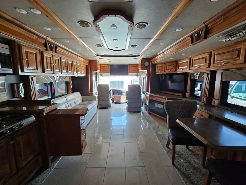 2016 Tiffin Motorhomes Phaeton, photo 16 of 24