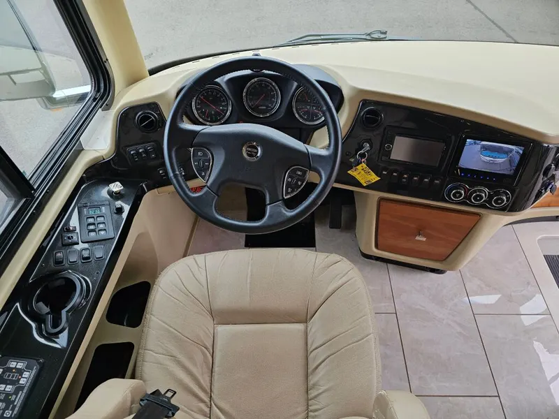 2017 Tiffin Motorhomes Phaeton, photo 12 of 24