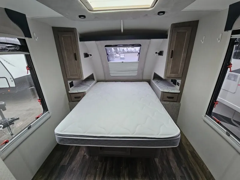 2021 Lance Lance Travel Trailers, photo 11 of 24