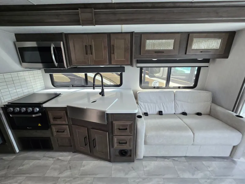2023 Coachmen Mirada, photo 16 of 24