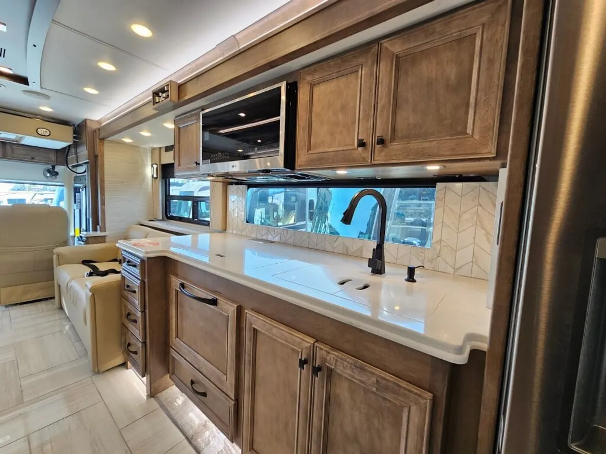 2026 Tiffin Motorhomes Phaeton, photo 15 of 24